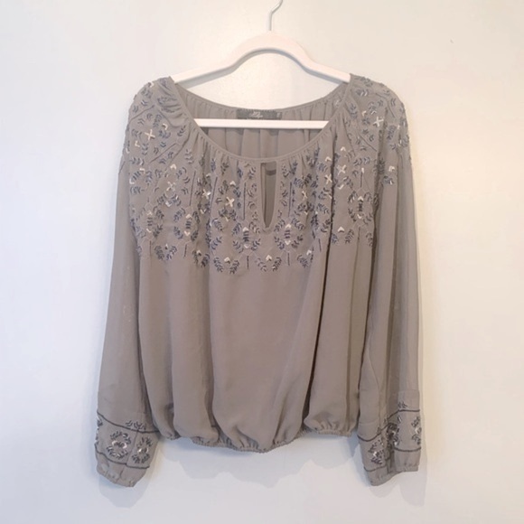 Hand beaded and Embroidered Tunic by BKE boutique - Picture 7 of 10